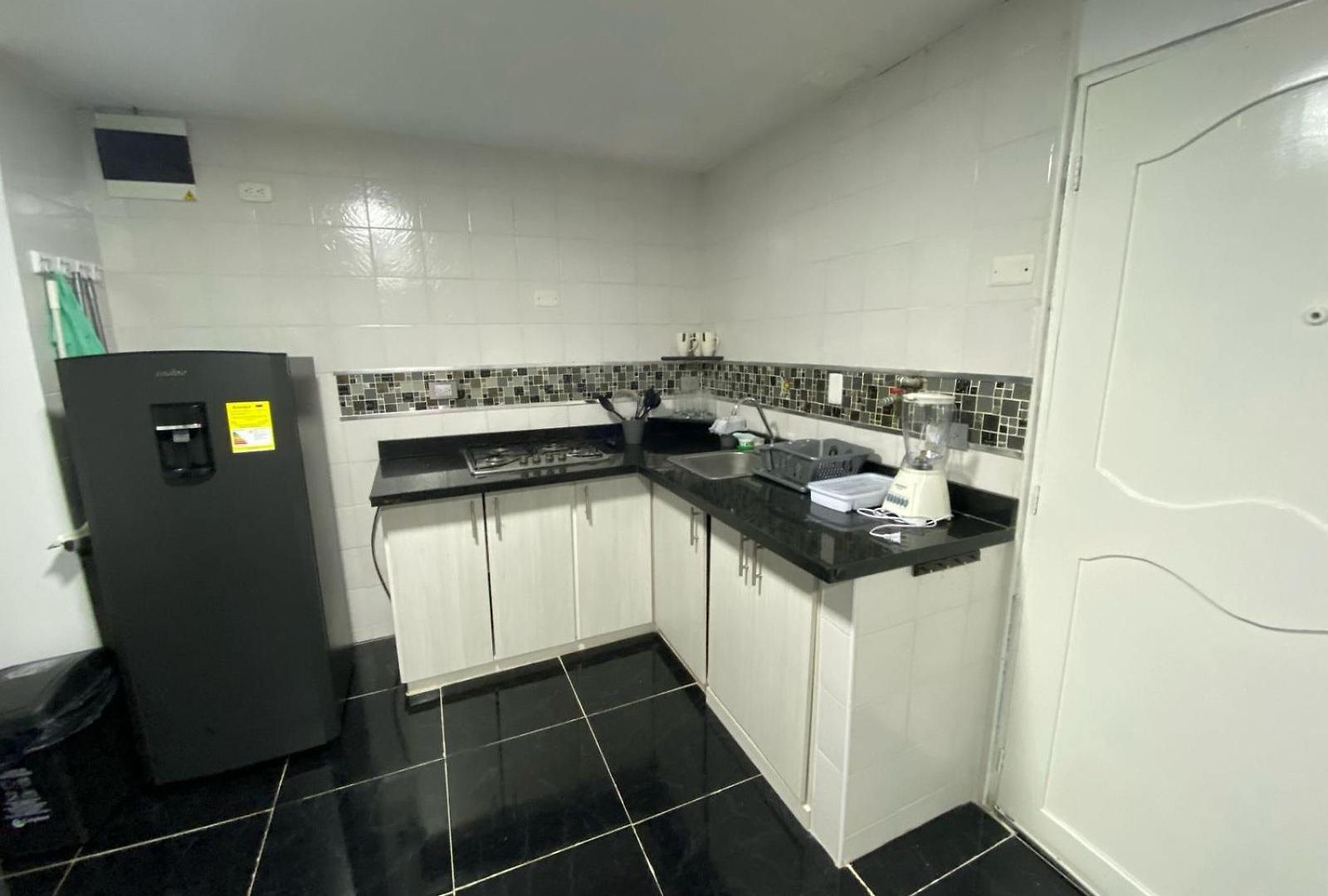 Apartamento En Bocagrande Muy Cerca Al Mar! Apto 401