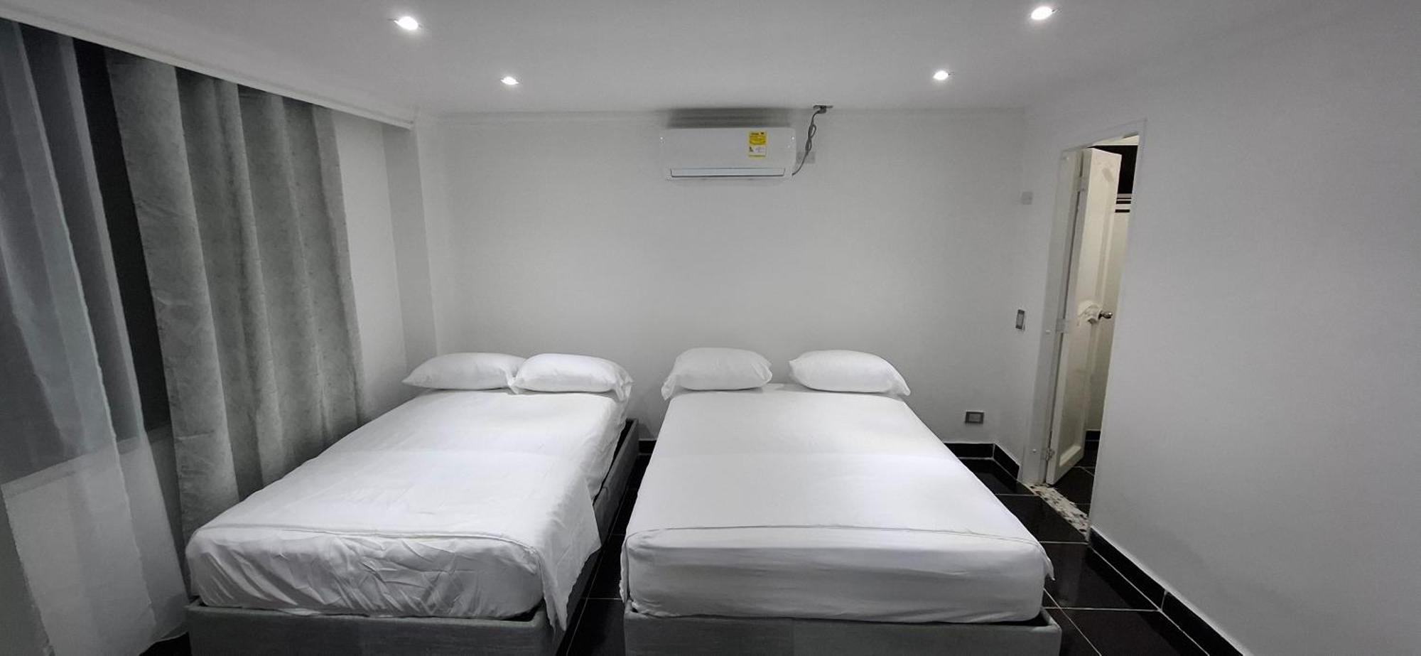 Apartamento En Bocagrande Muy Cerca Al Mar! Apto 401 *