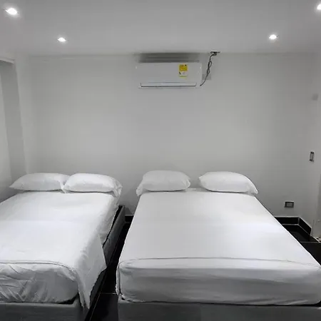 Apartamento En Bocagrande Muy Cerca Al Mar! Apto 401 *